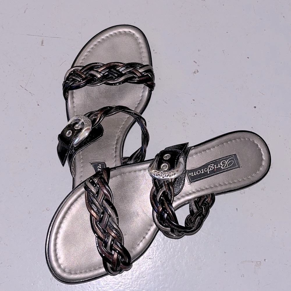 BRIGHTON SANDALS size 8 SUPER CUTE flats